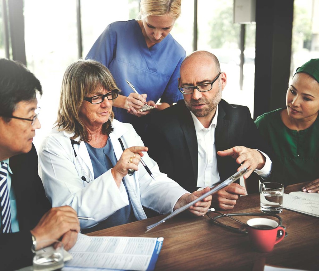  Doctor Meeting Teamwork Diagnosis Inside Mobile Healthcare Facilities