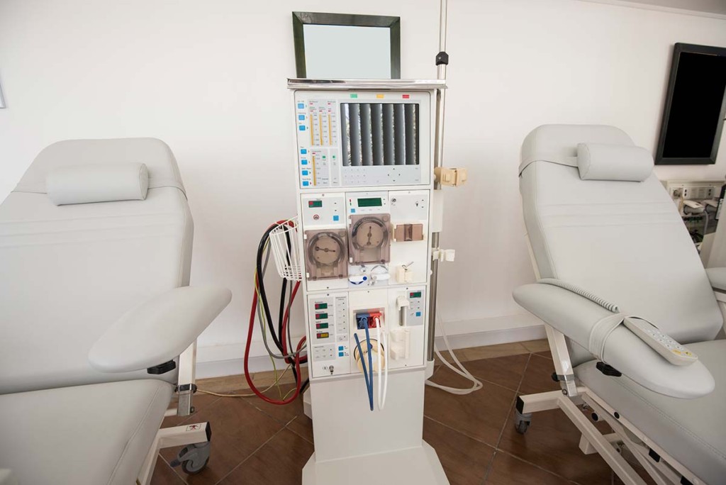  Dialysis Machine And Beds Inside Mobile Dialysis Clinic