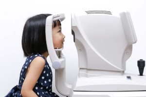  Asian Girl Doing Eyes Examination Through Auto Refraktometer Inside Mobile Ophthalmology Clinic
