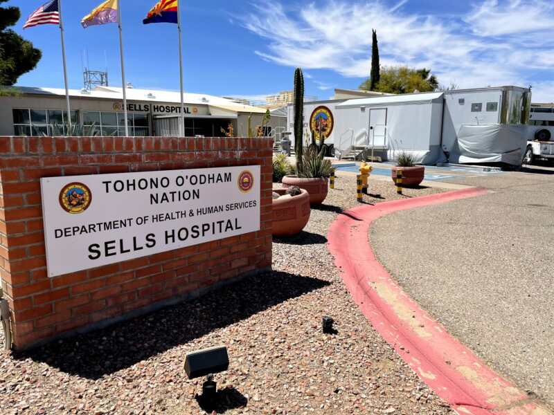 Tohono Er Exterior With Sign